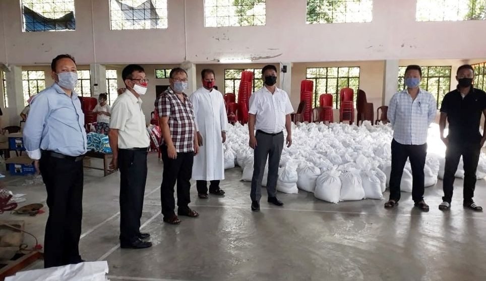 DC Peren Sentiwapang with others during the launching of relief distribution for daily wage earners at St Xavier College, Auditorium Hall, Jalukie on June 17. (DIPR Photo) 